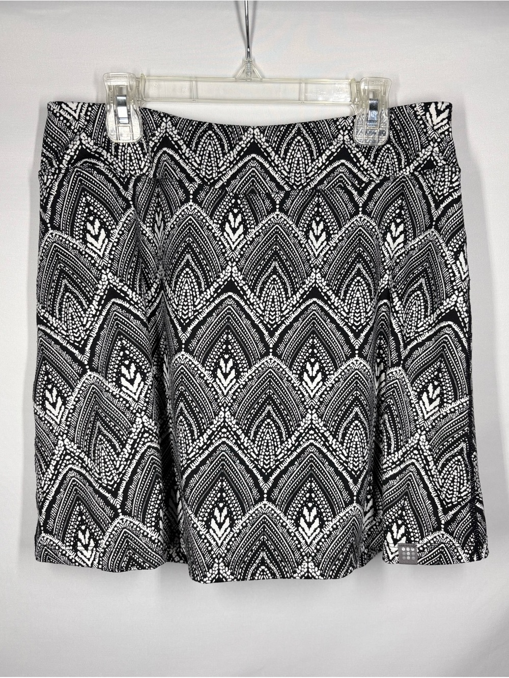 Title Nine Dream Skort in Black & White. Medium